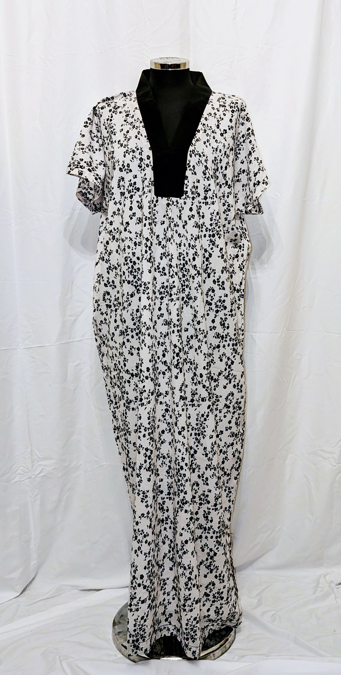 SOLD OUT Bubu - Monochrome Floral (Adults)