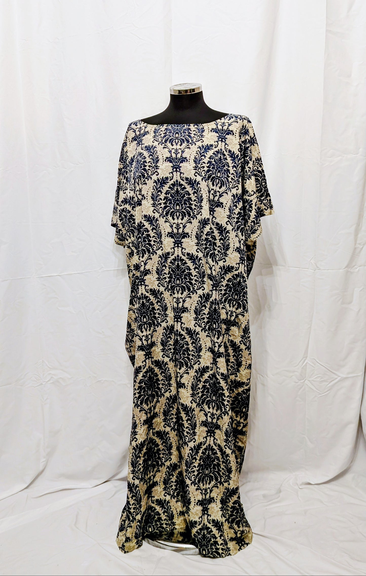 SOLD OUT Bubu - Blue & White Damask (Adults)